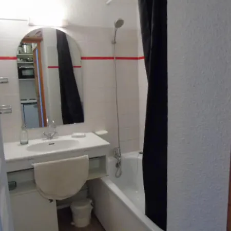 4 Pers. A Valfrejus Avec Balcon, Proche Telecabine Et Ecoles De - Fr-1-561-99 Modane